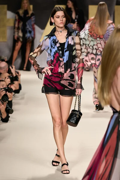 Look 70